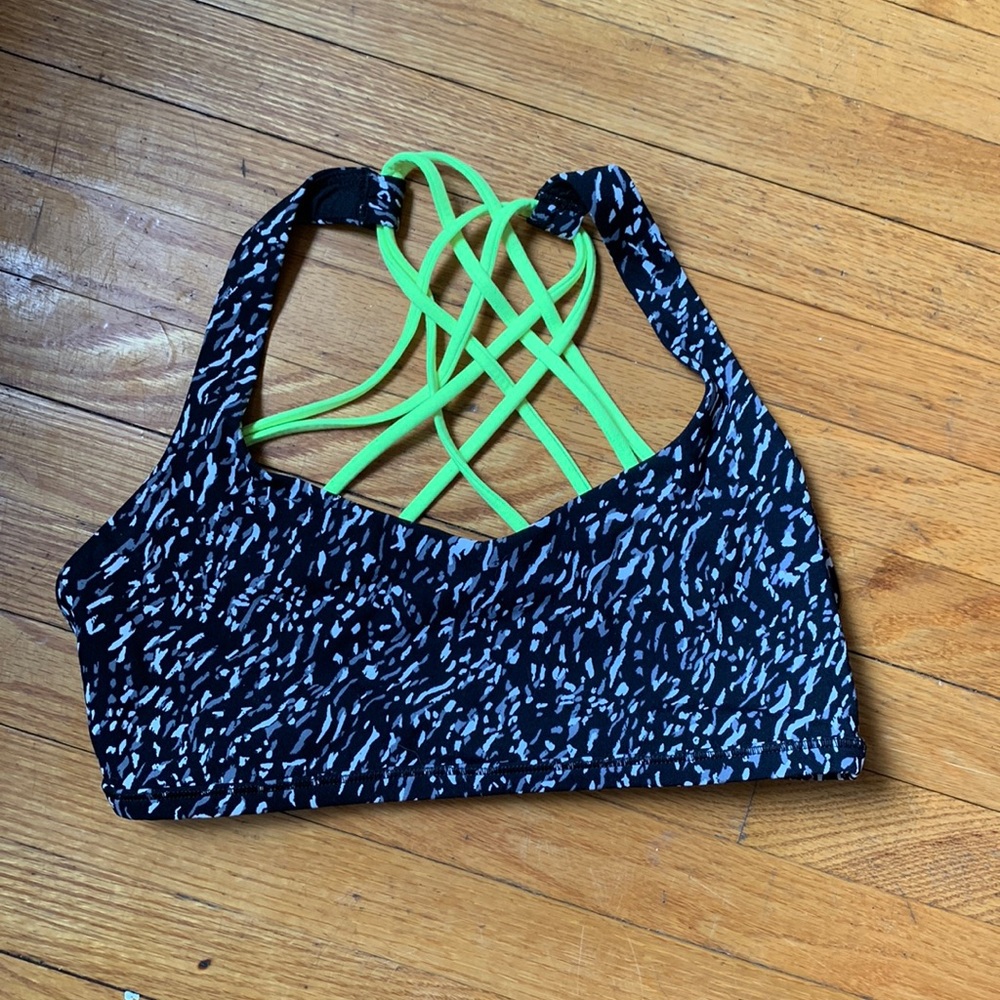 Size 4 Lulu Lemon Neon detail sports bra